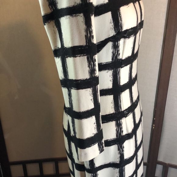 Eliza J Dress sz 6 white polyester knit sheath, 3/4 sleeve, black grid, lined - Picture 5 of 15